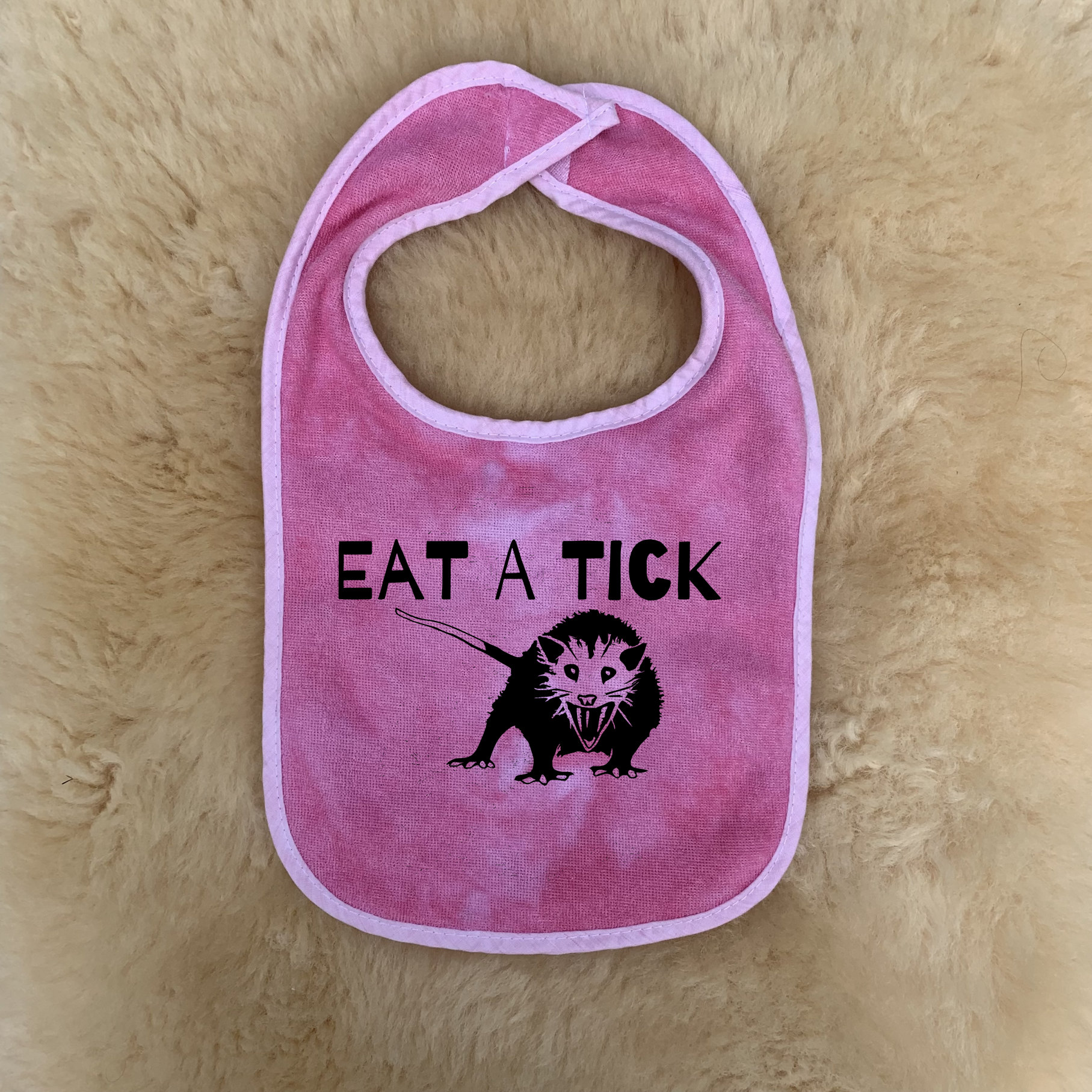 Eat A Tick Babylätzchen Von 101 Damnations Shop - Trash Kitty | Possum, Opossum von 101DamnationsShop
