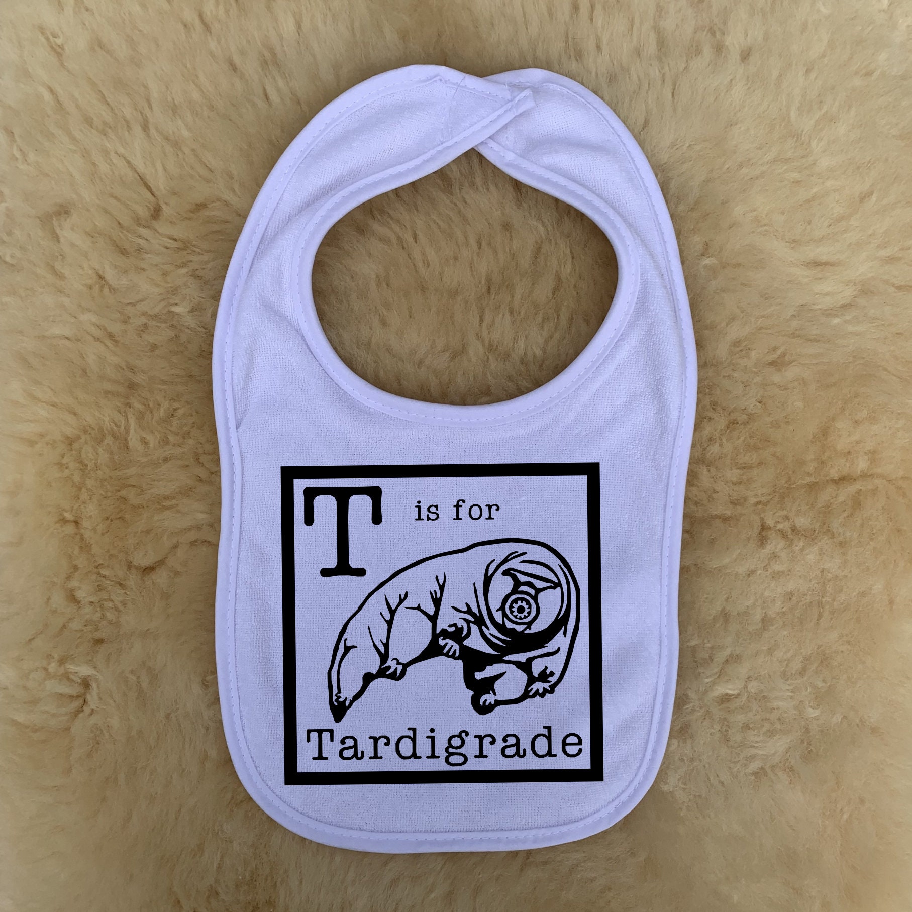 T Ist Für Tardigrade Baby Bib By 101 Damnations Shop von 101DamnationsShop