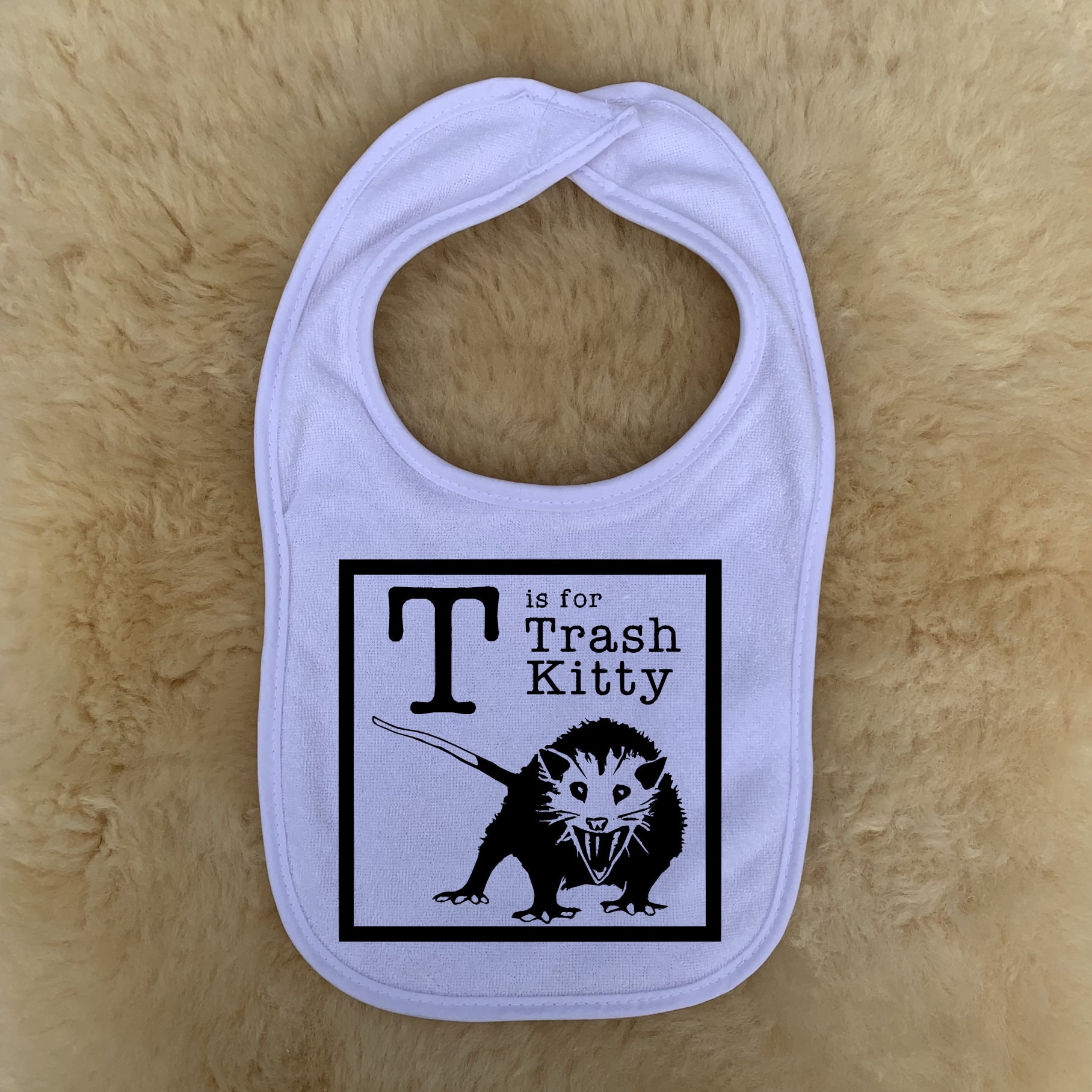 T Ist Für Trash Kitty | Possum Baby Lätzchen - Tiere Unhöflich Lustige Sonderbar Unisex Säugling Neugeborene Kleinkind Shower Geschenk von 101DamnationsShop