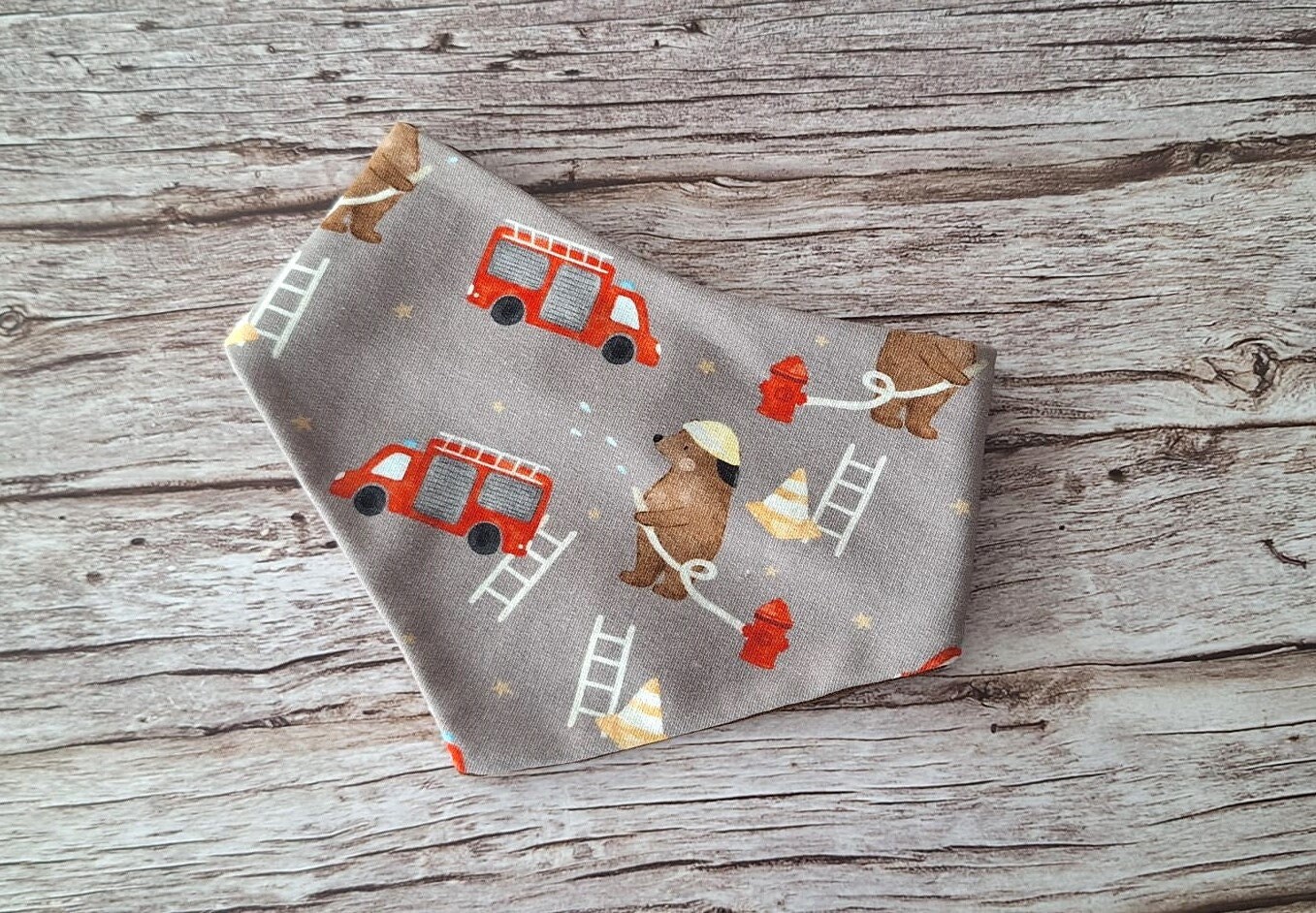 Baby Halstuch Lätzchen Feuerwehr Bär Feuerwehrauto Jungen Mädchen Braun Geburt Geschenk Baby Halstuch Lätzchen Feuerwehr Bär Feuerwehrauto Jungen Mädchen Braun Geburt Geschenk von 17Maschen