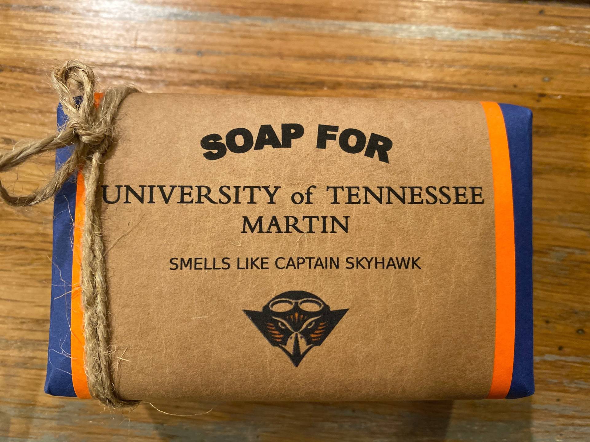 Universität Von Tennessee Martin Seife - Skyhawks Geschenk Einzigartiges Utm Geschenk Für Care Paket, College Sie Oder Ihn Skyhawks von DopeSoapzz