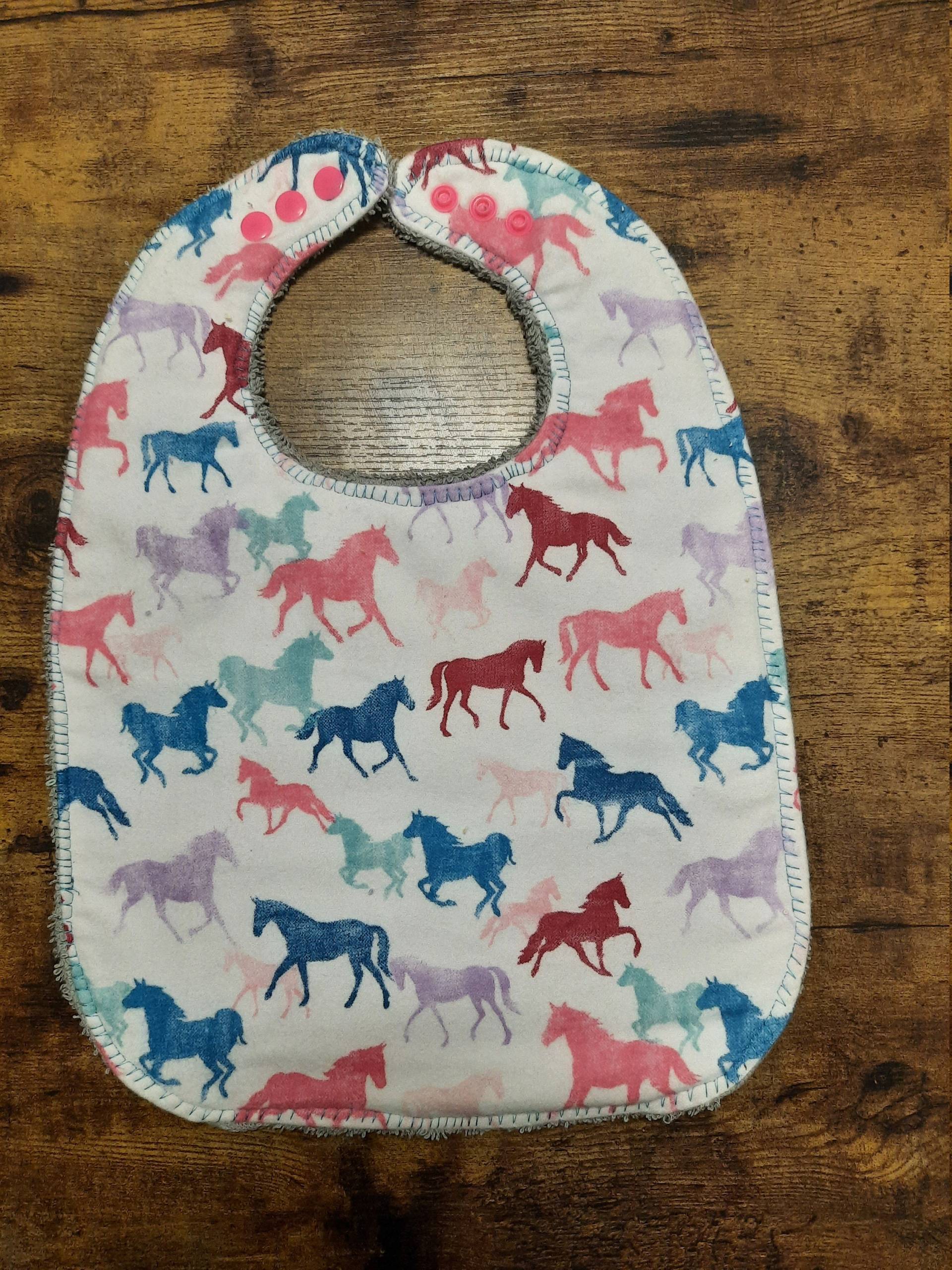 Mustangs Theme Wasserdichte Spezielle Bedürfnisse Kleinkind Lätzchen Mustangs Theme Wasserdichte Spezielle Bedürfnisse Kleinkind Lätzchen von AJsBibBoutique