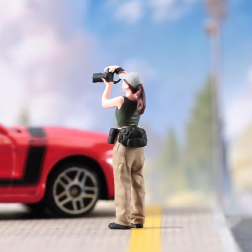 AMITD 1/18-1/87 Scale Professional Female Photographer Figurine, Capturing Moments with Camera Figure, Professional Landscape Cameraman Toy Figure Mini Statue (Design B, 1/24) von AMITD