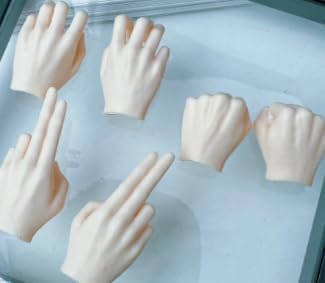 AMITD 1/6 Scale Female Hands Model Accessory, Female Gesture Shapes Model for 12-inches Action Figure Body, 1/6 Action Figure Bjd Doll Pale White Skin 3 Pairs of Hands Model Match Accessory AMITD 1/6 Scale Female Hands Model Accessory, Female Gesture Shapes Model for 12-inches Action Figure Body, 1/6 Action Figure Bjd Doll Pale White Skin 3 Pairs of Hands Model Match Accessory von AMITD