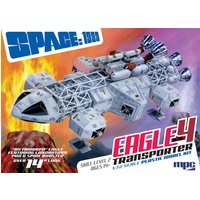 Space: 1999, Eagle 4 w/ Lab Pod & Spine Booster von AMT/MPC