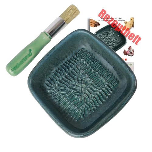 ANCKERAMIC® Ceramico Reibeteller & Backpinsel mit Naturborsten, Set aus Keramik für Knoblauch, Ingwer, Muskat, Handmade (Cadet/Grün) von ANCKERAMIC