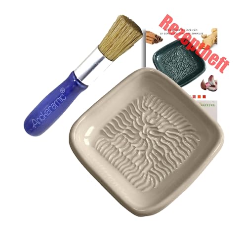ANCKERAMIC® Ceramico Reibeteller & Backpinsel mit Naturborsten, Set aus Keramik für Knoblauch, Ingwer, Muskat, Handmade (Weiß/Blau) von ANCKERAMIC
