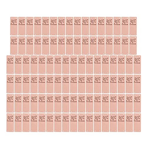 ANKROYU PU Leder Etikett handgefertigte DIY -Nähzubehör 100pcs Weiche Vogelfarbe 4 Löcher Tags für Brieftaschen Tuch Handwerk Superfasermaterial 2x5 cm (Rosa) von ANKROYU