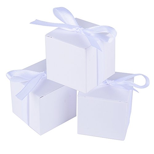 100 Stk. weiß Gastgeschenk Box inkl. Seidenbänder 5x5x5 cm Geschenkbox für Hochzeit, Taufe, Party usw. Pralinenschachtel süßigkeiten Bonboniere (Weiß) von AONER