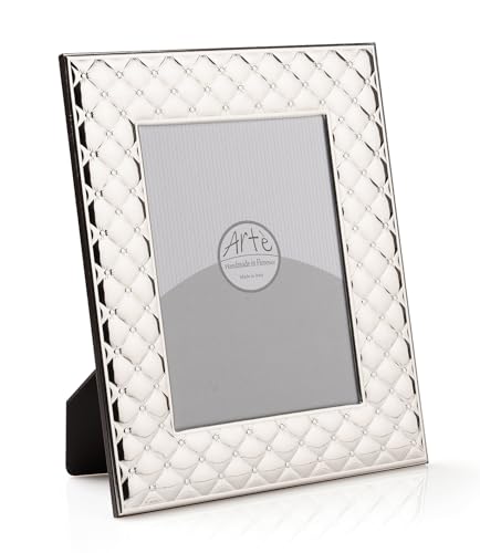 18 x 24 Bilderrahmen aus Silber mit Rückseite aus Holz, AG-Stempel, Made in Italy. Der Rahmen hat einen Anlaufschutz 2056/18x24BIL 18 x 24 Bilderrahmen aus Silber mit Rückseite aus Holz, AG-Stempel, Made in Italy. Der Rahmen hat einen Anlaufschutz 2056/18x24BIL von ARTÉ