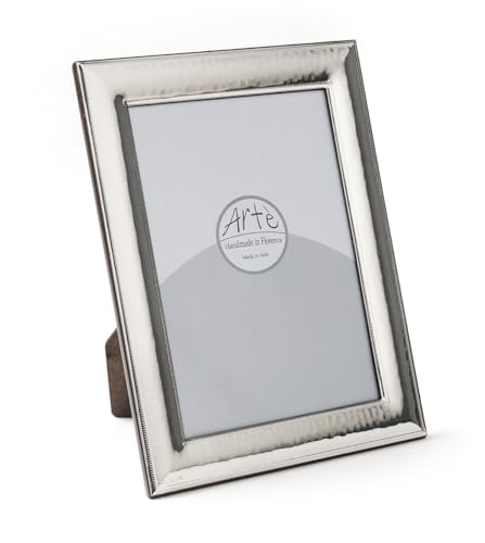 9 x 13 Bilderrahmen aus Silber mit Rückseite aus Holz, gestempelt Ag, Made in Italy. Der Rahmen hat einen Anlaufschutz 1001/9 x 13BIL 9 x 13 Bilderrahmen aus Silber mit Rückseite aus Holz, gestempelt Ag, Made in Italy. Der Rahmen hat einen Anlaufschutz 1001/9 x 13BIL von ARTÉ