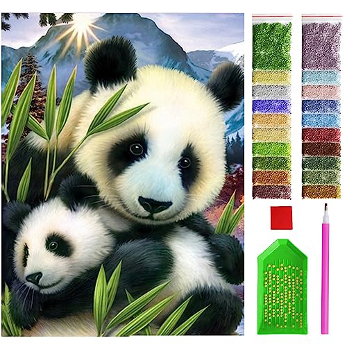 ARTULIO Diamond Painting Set - Panda-Mama vor Bergkulisse - 30x40 cm – 5D Diamant Painting Bilder DIY, Diamond Painting Erwachsene ARTULIO Diamond Painting Set - Panda-Mama vor Bergkulisse - 30x40 cm – 5D Diamant Painting Bilder DIY, Diamond Painting Erwachsene von ARTULIO