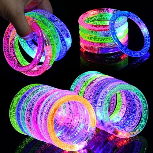 AUAUY 16 Stück LED Leuchtarmbänder Blinkende Armbänder in der Dunkelheit Party Zubehör Glowstick Armband, Beleuchtendes Spielzeug für Geburtstagsparty Geschenke, Armreif für Kinder Erwachsene AUAUY 16 Stück LED Leuchtarmbänder Blinkende Armbänder in der Dunkelheit Party Zubehör Glowstick Armband, Beleuchtendes Spielzeug für Geburtstagsparty Geschenke, Armreif für Kinder Erwachsene von AUAUY
