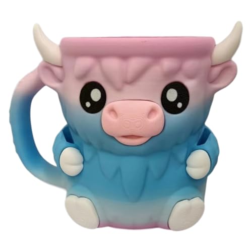 Highland Cow Eisbecherhalter mit Anti-Frost Griff, niedlicher 3D wiederverwendbarer Dessertbecher for 16oz Eis, rutschfester Becherhülsenhalter for Partys, Picknick & Geschenk for Kuhliebhaber Highland Cow Eisbecherhalter mit Anti-Frost Griff, niedlicher 3D wiederverwendbarer Dessertbecher for 16oz Eis, rutschfester Becherhülsenhalter for Partys, Picknick & Geschenk for Kuhliebhaber von AVZYARDY
