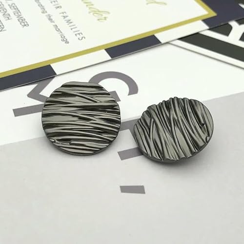 10 Stück/Lot Modischer Streifen-Metallknopf zum Nähen von Windjacken, Boutique-Knöpfen, dekorativ, 5-167-3-18MM 10 Stück/Lot Modischer Streifen-Metallknopf zum Nähen von Windjacken, Boutique-Knöpfen, dekorativ, 5-167-3-18MM von AYHTUD