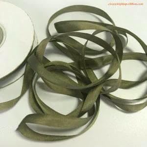 7 mm Seidenband, 100% natürliche Seide, Satin-Taftband, einfarbig für Stickmuster, -109-2-100 m 7 mm Seidenband, 100% natürliche Seide, Satin-Taftband, einfarbig für Stickmuster, -109-2-100 m von AYHTUD