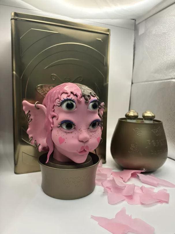 Melanie Martinez Portals Parfume Perfume Collector Set + X4 15Ml Vials Melanie Martinez Portals Parfume Perfume Collector Set + X4 15Ml Vials von Abdelmsus