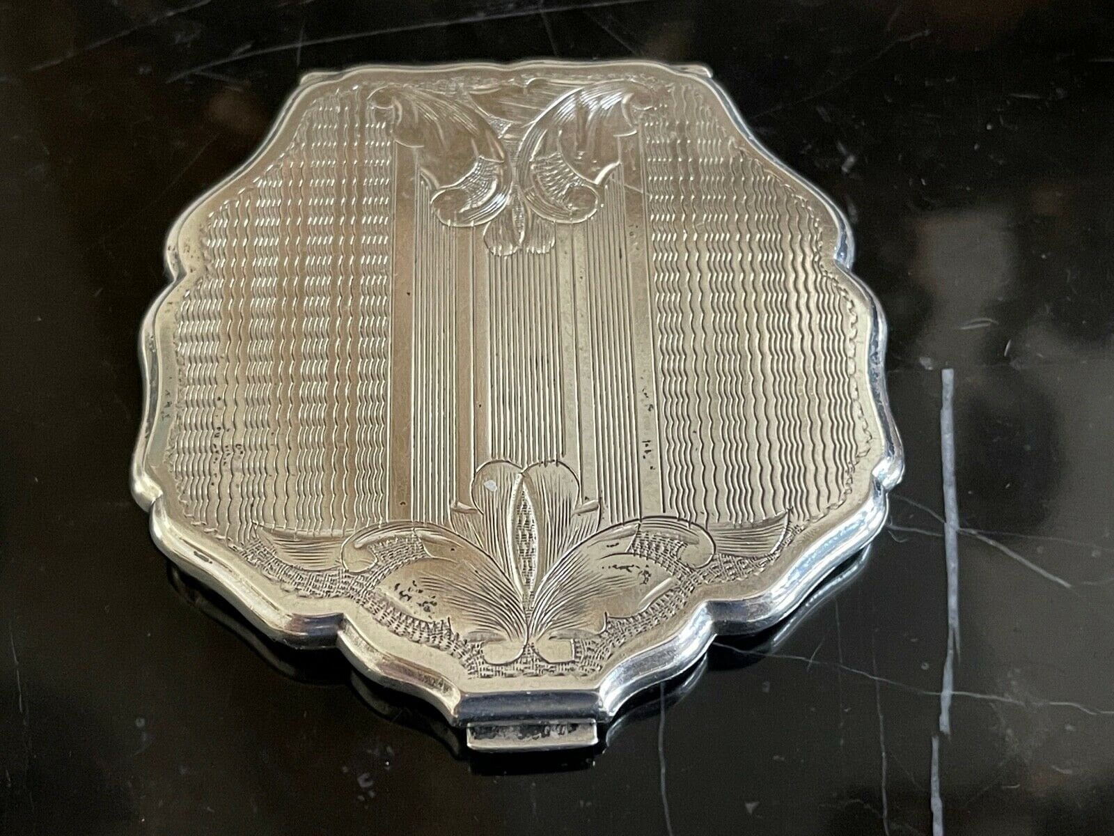 Vintage Massiver Sterling Silber Compact Mit Markenzeichen 103 Gramm von AccentsAntiquesMore