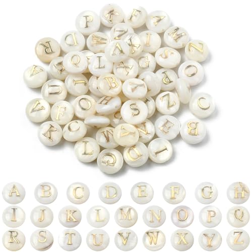 Airssory 26 Stück natürliche Süßwasser-Muschel-Buchstaben Alphabet lose Perlen mit vergoldeten flachen runden Charm-Perlen für Armbänder, Schmuckherstellung, Schlüsselanhänger, 8 x 3 ~ 5 mm von Airssory