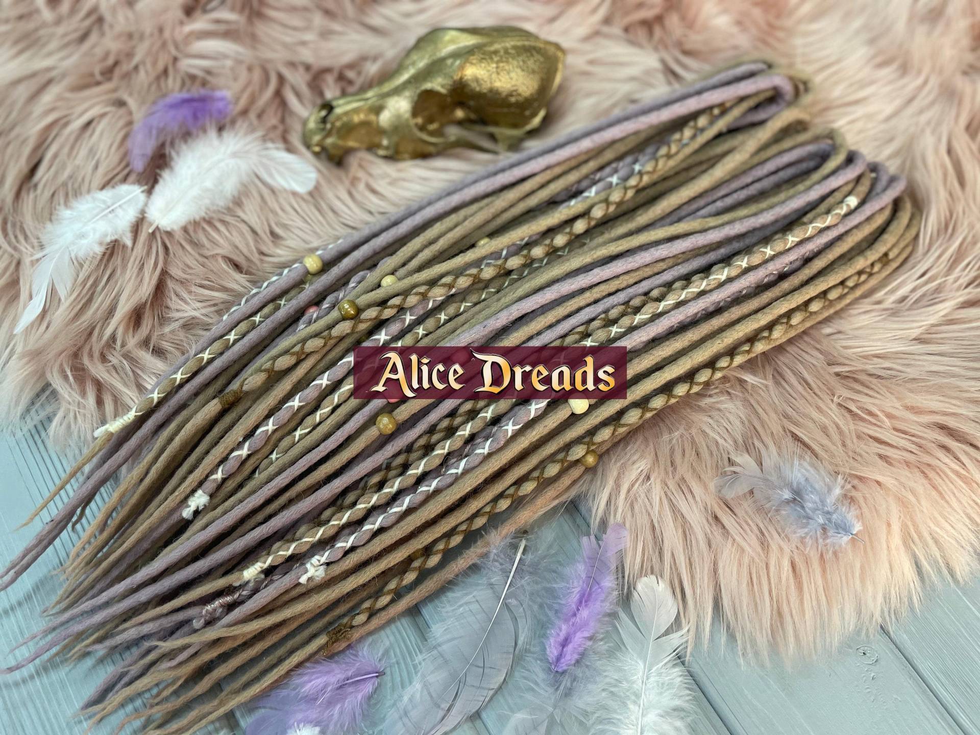 Alice Dreads Dreadlock-Verlängerungen Dreadlocks Set Wolle Dunkelblond Blond Honig Rose Koralle Puder Alice Dreads Dreadlock-Verlängerungen Dreadlocks Set Wolle Dunkelblond Blond Honig Rose Koralle Puder von AliceDreads
