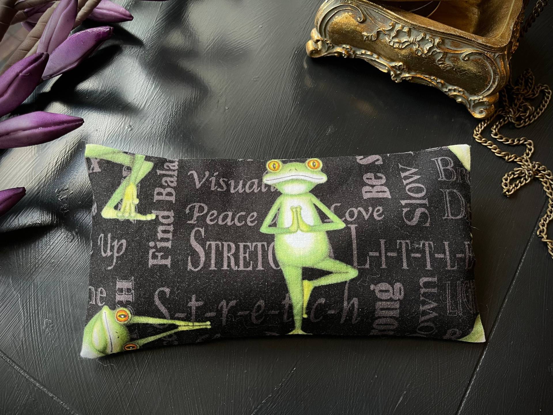 Yoga Augenkissen Frosch, Bio-Leinsamen, Bio-Lavendel, Waschbar Entspannung Meditation Reise Relax Schlaf Spa Wellness Savasana Kühlkissen Yoga Augenkissen Frosch, Bio-Leinsamen, Bio-Lavendel, Waschbar Entspannung Meditation Reise Relax Schlaf Spa Wellness Savasana Kühlkissen von Alrunalovelace