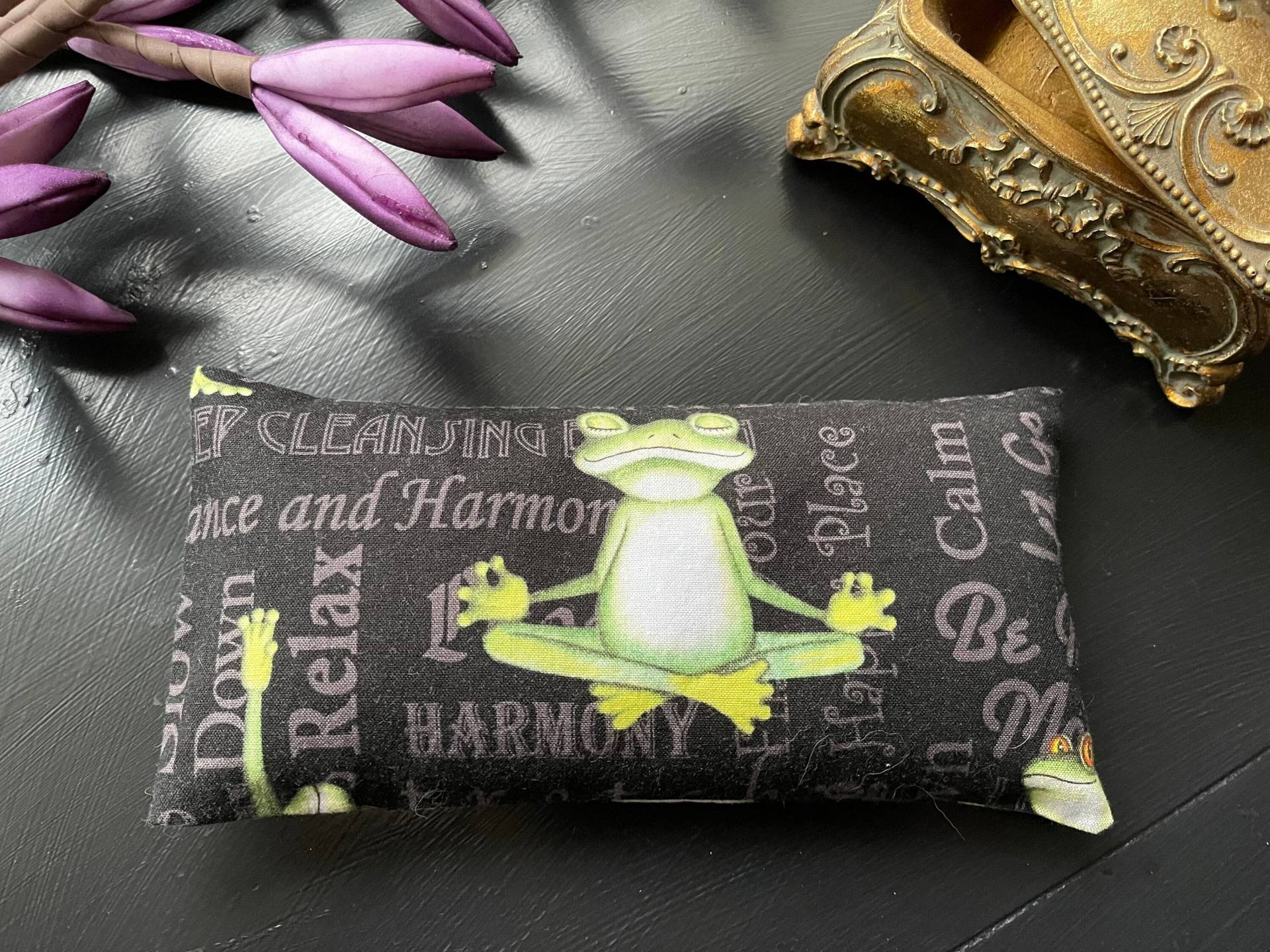Yoga Augenkissen Frosch, Bio-Leinsamen, Bio-Lavendel, Waschbar Entspannung Meditation Reise Relax Schlaf Spa Wellness Savasana Kühlkissen Yoga Augenkissen Frosch, Bio-Leinsamen, Bio-Lavendel, Waschbar Entspannung Meditation Reise Relax Schlaf Spa Wellness Savasana Kühlkissen von Alrunalovelace