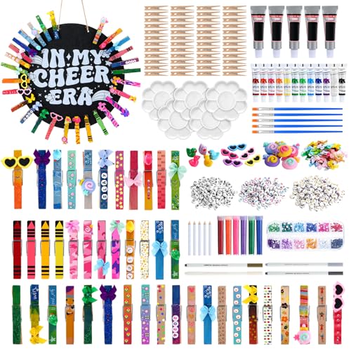 AmazingSpark 60 Set Cheer Pins Spirit Clips mit Cheer Pin Halter beinhaltet 60 Holz-Kleiderklammern, 12 Farben Acrylfarbe, 365 bunte Perlen, 1200 Strasssteine zum Aufhängen, Cheerleading-Halter AmazingSpark 60 Set Cheer Pins Spirit Clips mit Cheer Pin Halter beinhaltet 60 Holz-Kleiderklammern, 12 Farben Acrylfarbe, 365 bunte Perlen, 1200 Strasssteine zum Aufhängen, Cheerleading-Halter von AmazingSpark