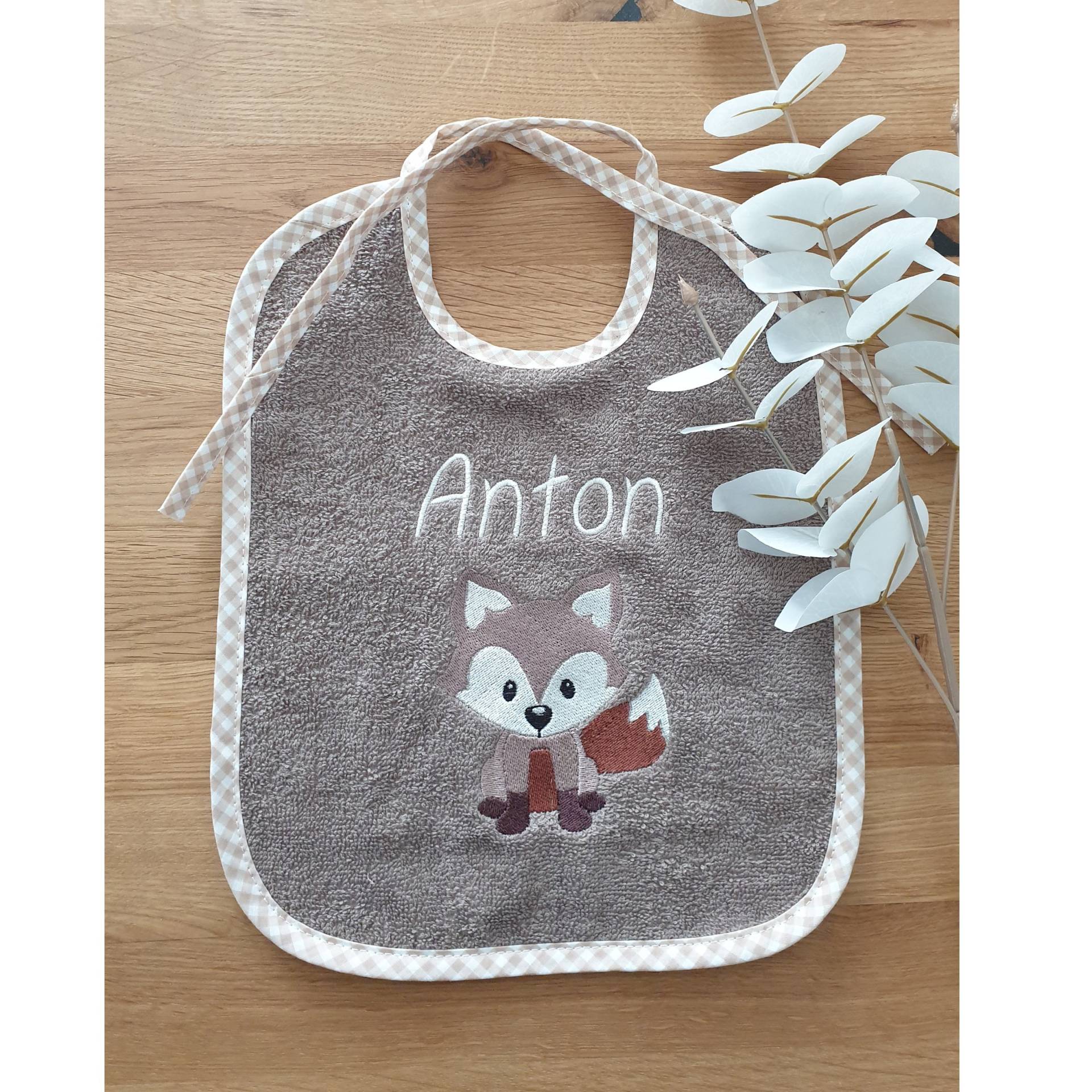 Lätzchen | Mit Namen Braun Geschenk Zur Geburt Geburtsgeschenk Baumwolle Bestickt Personalisiert Babylätzchen Latz Lätzchen | Mit Namen Braun Geschenk Zur Geburt Geburtsgeschenk Baumwolle Bestickt Personalisiert Babylätzchen Latz von AmeliesweltGeschenke