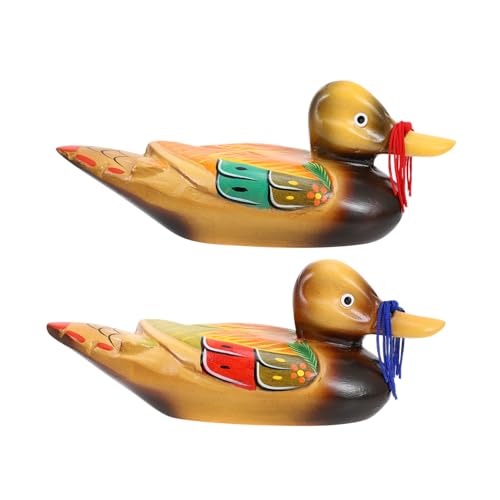 Amosfun 2 Stück Farbige Holzfigur Mandarinenente für Wohn und Schlafzimmerdekoration Wunderschönes Desktop Ornament aus Hochwertigem für Garten und Tischgestaltung Amosfun 2 Stück Farbige Holzfigur Mandarinenente für Wohn und Schlafzimmerdekoration Wunderschönes Desktop Ornament aus Hochwertigem für Garten und Tischgestaltung von Amosfun