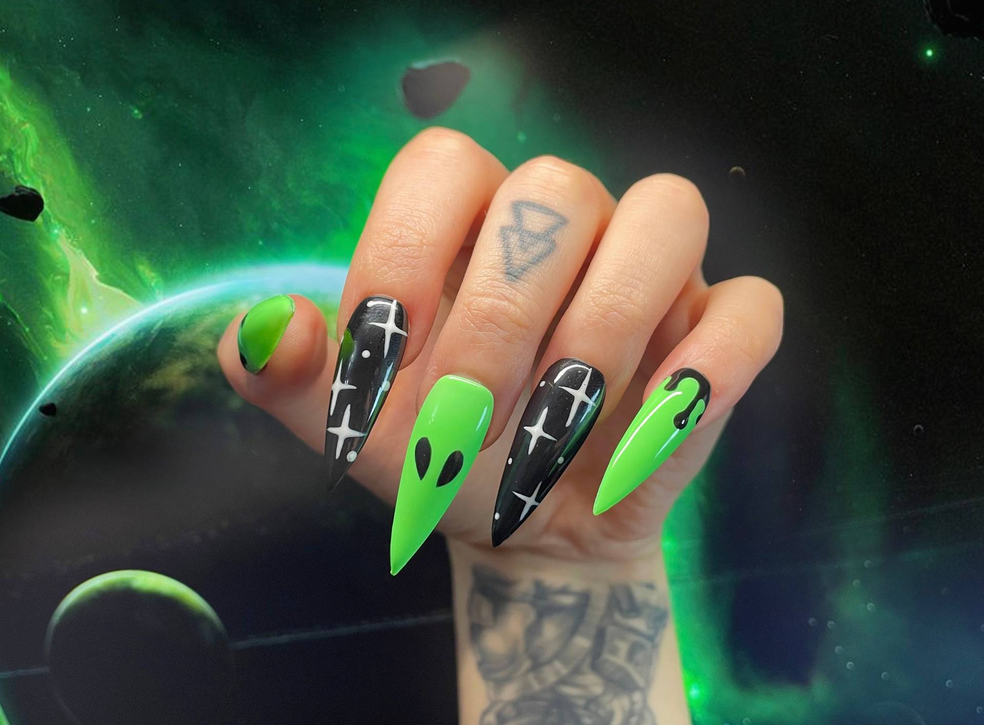 Alien Neon Nägel | "Alien" Luxus Große Stiletto Nägel Gothic Gelnägel Handgemachte Benutzerdefinierte Alle Größen & Formen von AndysNails