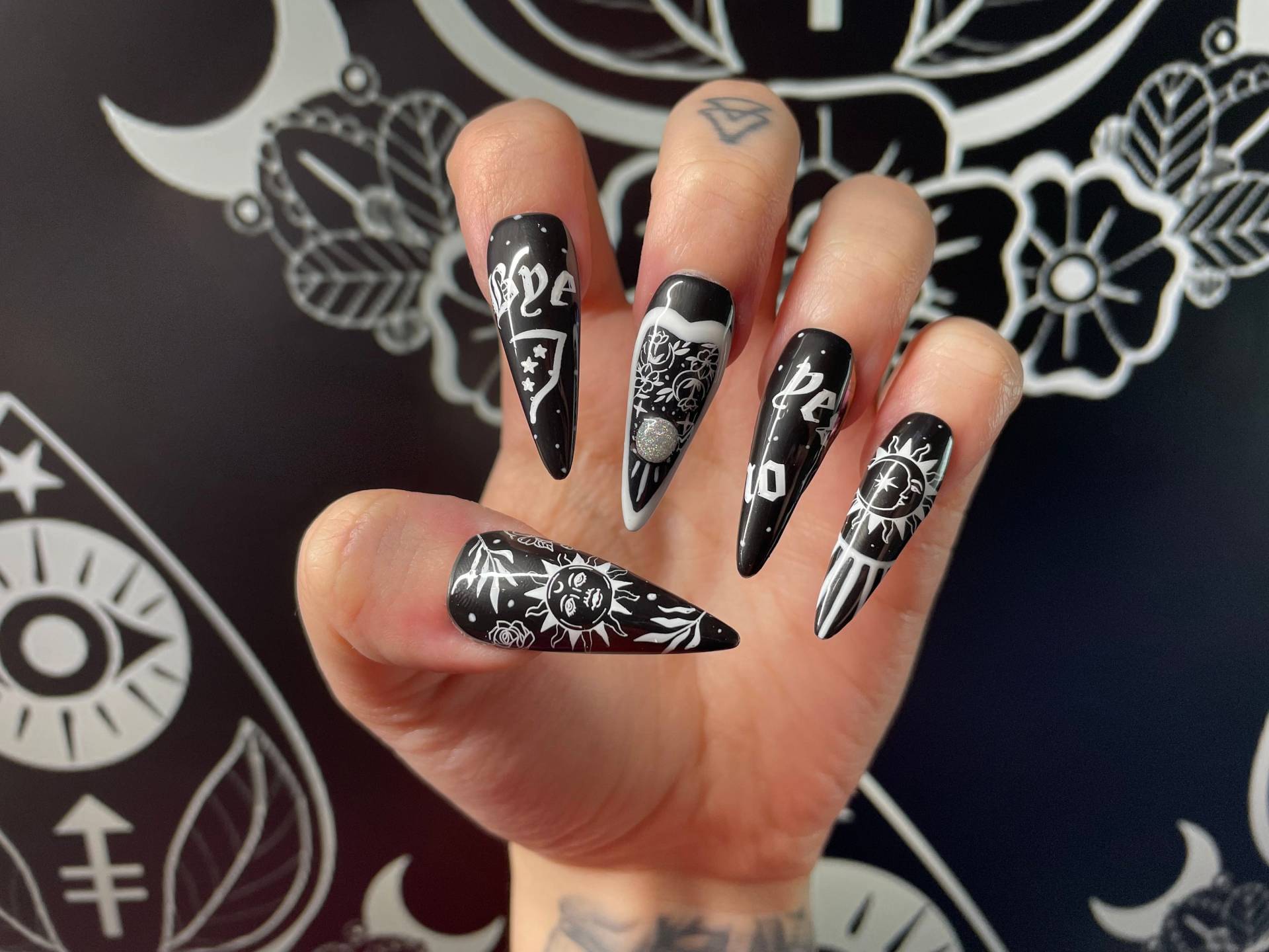 Halloween Nägel | "Ouija" Gothic Luxus Alternative Nägel Drück Auf Gelpolitur Handarbeit Alle Größen & Formen von AndysNails
