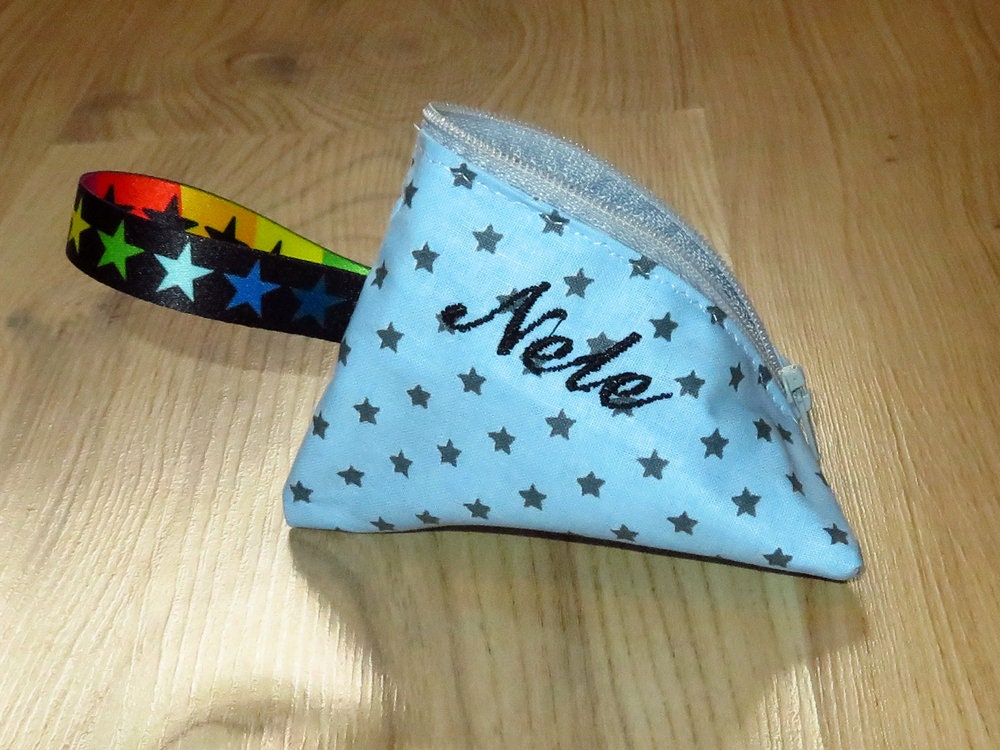 Schnullertasche Mit Namen Bestickt Geschenk Zur Geburt Babygeschenk Unisex Blau Sternen Schnullertasche Mit Namen Bestickt Geschenk Zur Geburt Babygeschenk Unisex Blau Sternen von AnnimannieB