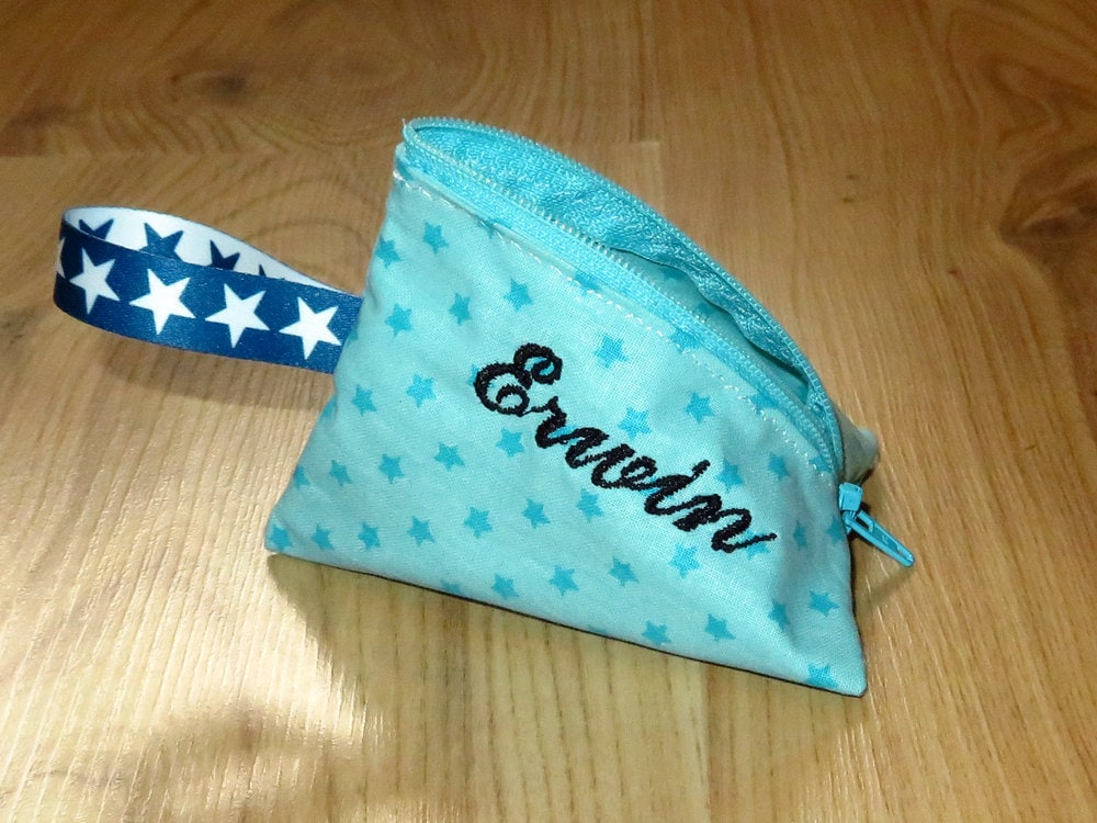 Schnullertasche Mit Namen Bestickt Geschenk Zur Geburt Babygeschenk Unisex Türkis Sternen Schnullertasche Mit Namen Bestickt Geschenk Zur Geburt Babygeschenk Unisex Türkis Sternen von AnnimannieB