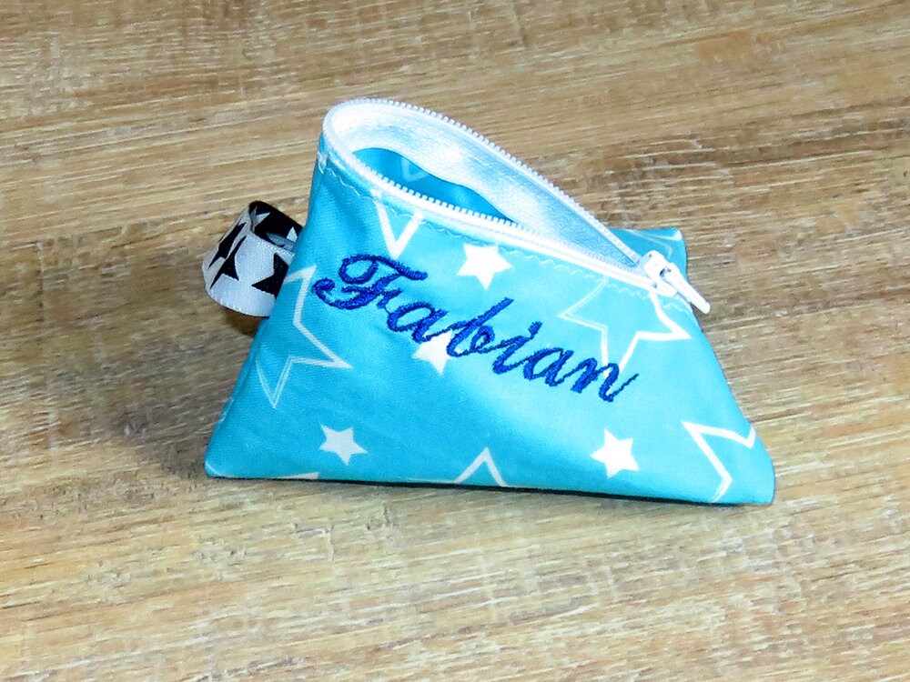 Schnullertasche Mit Namen Bestickt Personalisiert Wunschname Babygeschenk Junge Mädchen Unisex Sterne Türkis Schnullertasche Mit Namen Bestickt Personalisiert Wunschname Babygeschenk Junge Mädchen Unisex Sterne Türkis von AnnimannieB