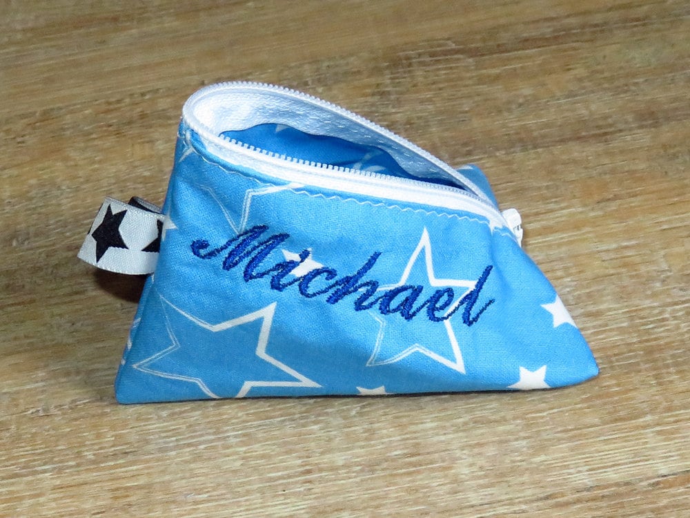 Schnullertasche Mit Namen Bestickt Personalisiert Wunschname Geschenk Babygeschenk Blau Sternen Junge Schnullertasche Mit Namen Bestickt Personalisiert Wunschname Geschenk Babygeschenk Blau Sternen Junge von AnnimannieB
