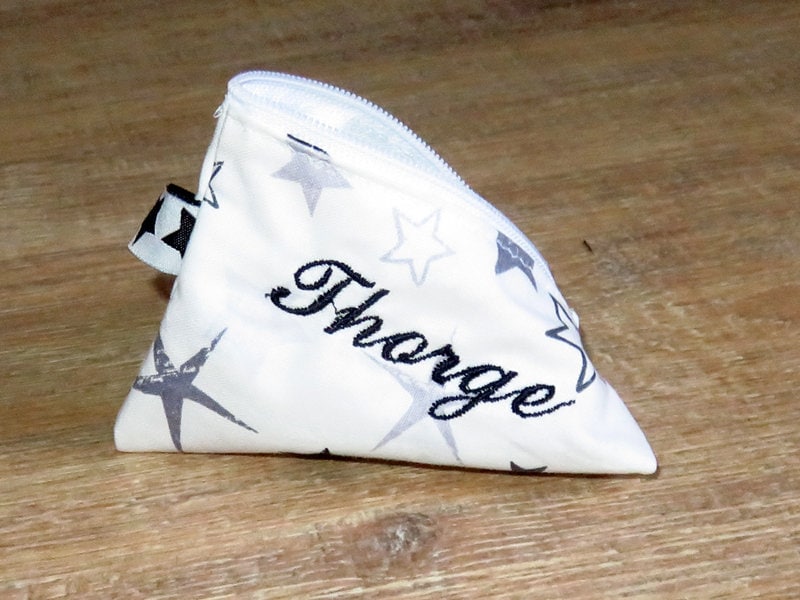 Schnullertasche Mit Namen Bestickt Personalisiert Wunschname Geschenk Zur Geburt Babygeschenk Unisex Schnullertasche Mit Namen Bestickt Personalisiert Wunschname Geschenk Zur Geburt Babygeschenk Unisex von AnnimannieB