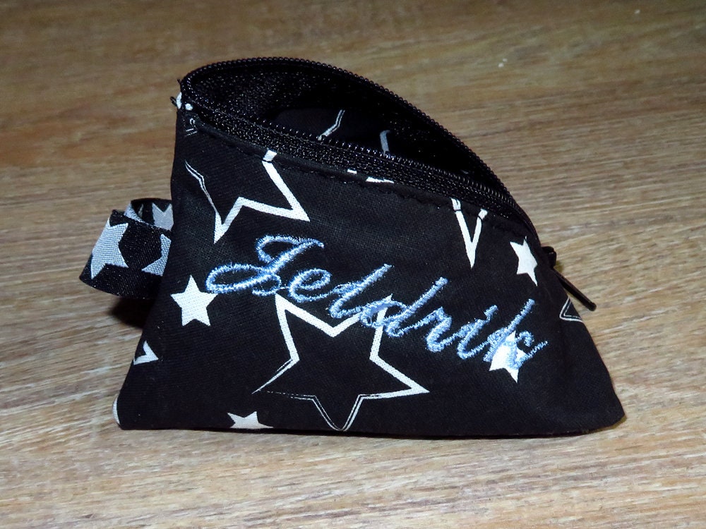 Schnullertasche Mit Namen Bestickt Wunschname Personalisiert Babygeschenk Schwarz Sterne Unisex Schnullertasche Mit Namen Bestickt Wunschname Personalisiert Babygeschenk Schwarz Sterne Unisex von AnnimannieB