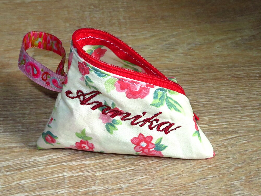 Schnullertasche Mit Namen Bestickt Wunschname Personalisiert Geschenk Babygeschenk Rosen Schnullertasche Mit Namen Bestickt Wunschname Personalisiert Geschenk Babygeschenk Rosen von AnnimannieB