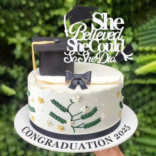 Tortenaufsatz mit Aufschrift "She Believed She Could So She Did", Klasse 2025, silberfarbener Glitzer, Congrats Grad, Party-Dekorationen für Mädchen Tortenaufsatz mit Aufschrift "She Believed She Could So She Did", Klasse 2025, silberfarbener Glitzer, Congrats Grad, Party-Dekorationen für Mädchen von Apausvcm
