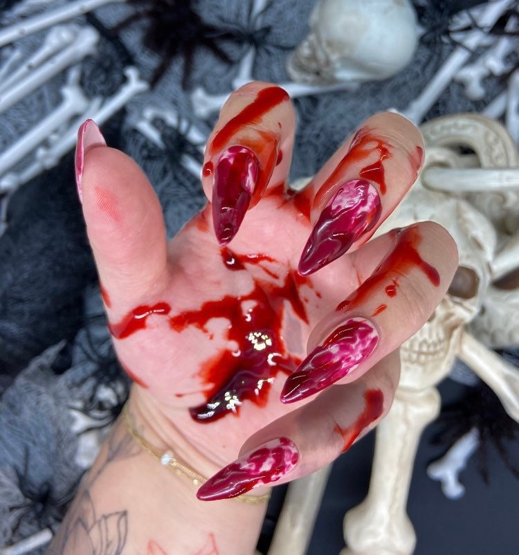 Geronnenes Blut Halloween Press On Nails von ApricusNails