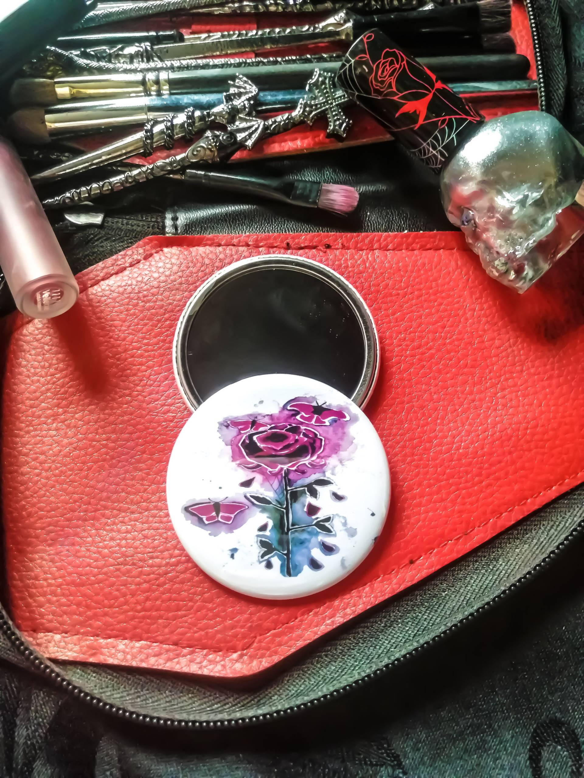 In Twilight ~ Original 56mm Gothic Vampire Purple Rose Und Motten Taschenspiegel In Twilight ~ Original 56mm Gothic Vampire Purple Rose Und Motten Taschenspiegel von ArtbyBeckki