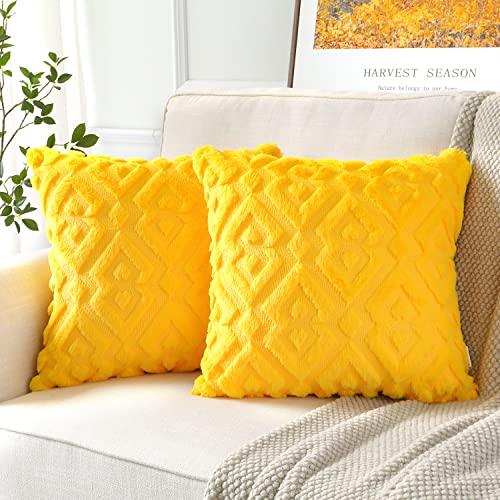 Artscope 2er Set Wolle Kissenbezüge Weicher Plüsch Kurzer Wollsamt Dekokissenbezüge Luxuriöses Sofakissen Europäische Kissenhülle für Sofa Schlafzimmer Geometrische Gold-Gelb, 50x50cm von Artscope