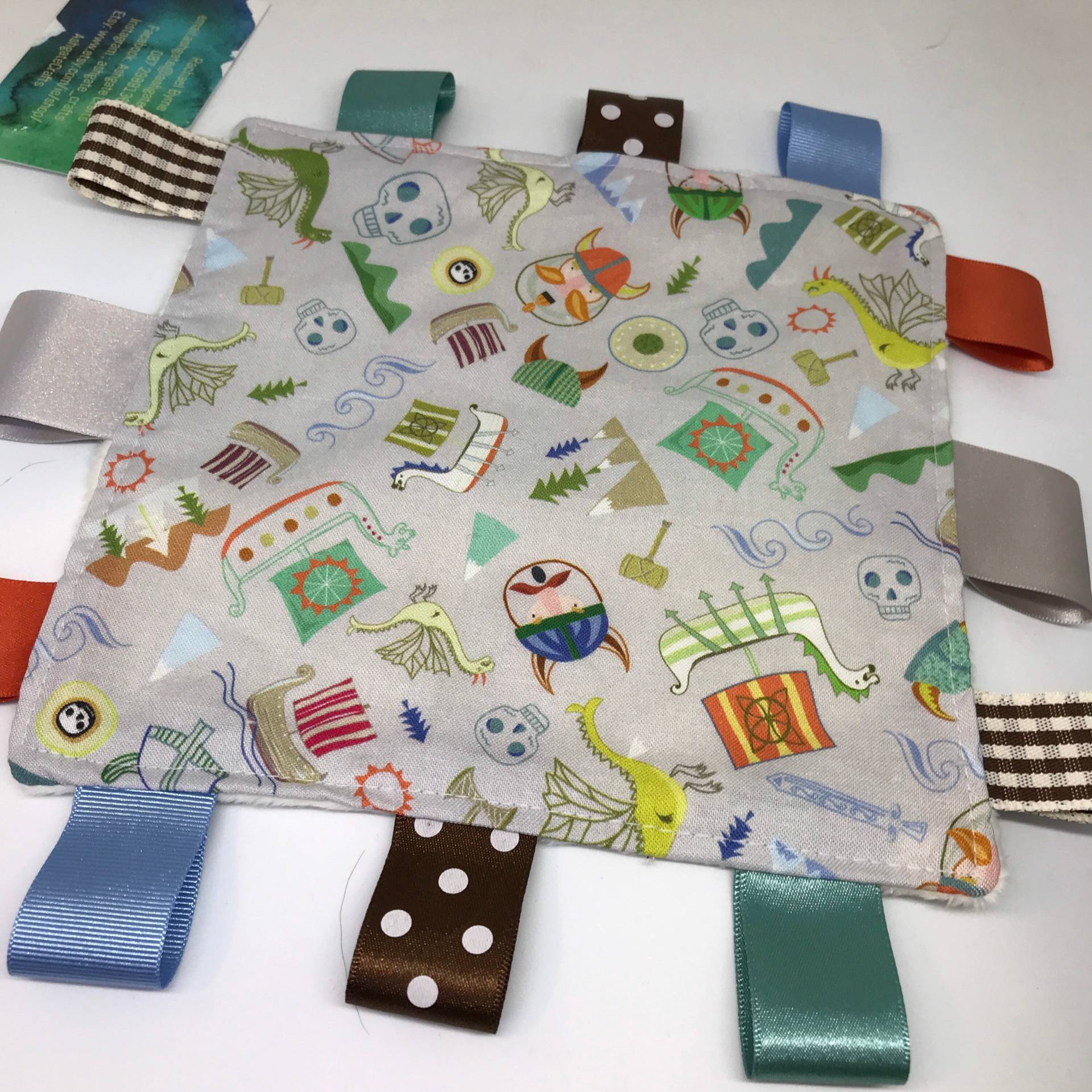Baby Geschenk, Tagged Sensory Decke, Mini Größe 200x200 Faultier, Dschungel, Neues Baby, Baby-Dusche-Geschenk, Komfort, Wikinger Baby Geschenk, Tagged Sensory Decke, Mini Größe 200x200 Faultier, Dschungel, Neues Baby, Baby-Dusche-Geschenk, Komfort, Wikinger von AshgateCrafts