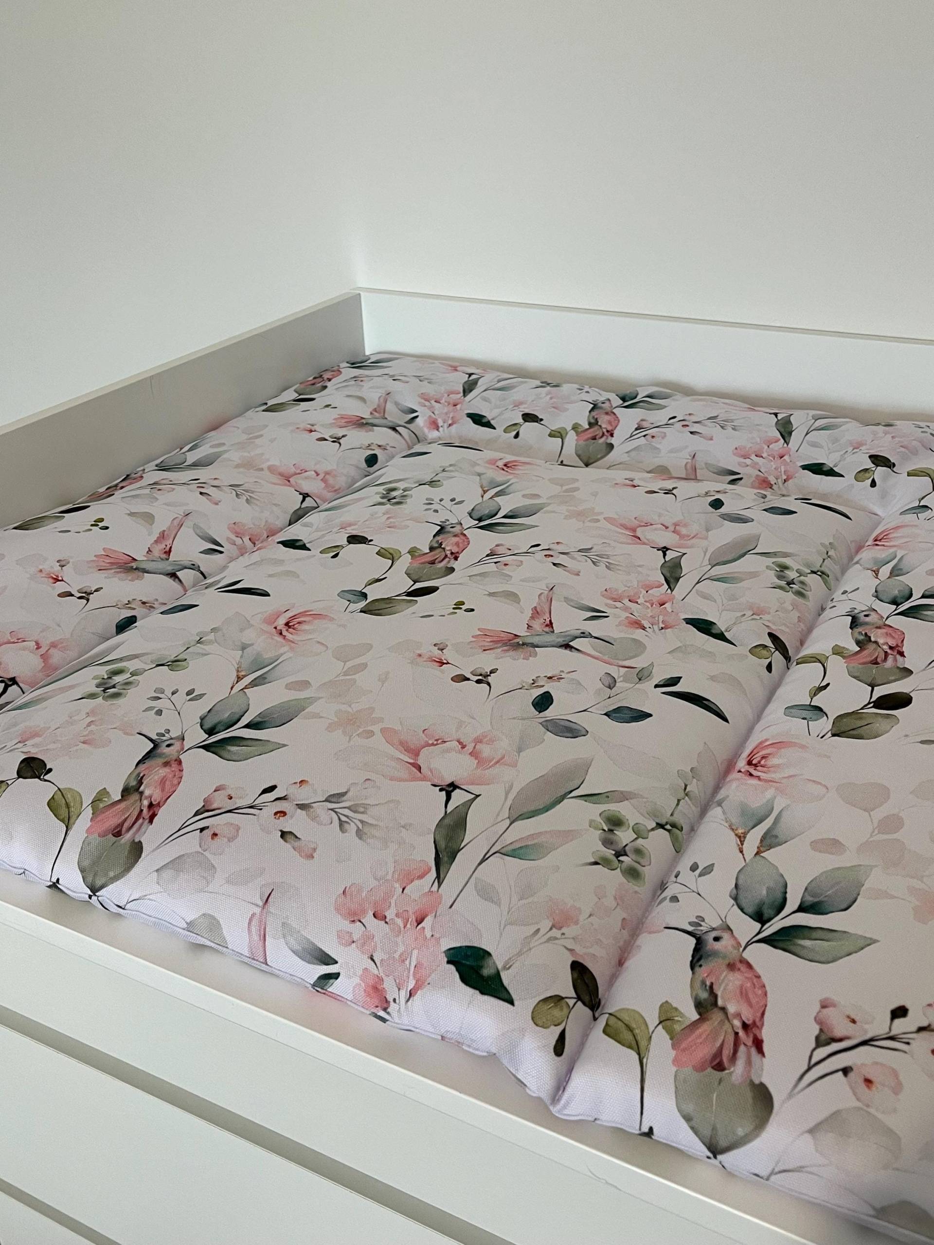 Wasserabweisende Wickelunterlage Wickeltisch, Babypartygeschenk, Geschenk Für Ein Neugeborenes, Blumen Babyzimmer Abwaschbare Wickelauflage Wasserabweisende Wickelunterlage Wickeltisch, Babypartygeschenk, Geschenk Für Ein Neugeborenes, Blumen Babyzimmer Abwaschbare Wickelauflage von AtelieMagique