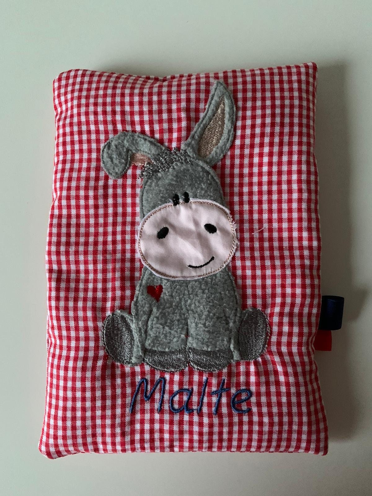 Körnerkissen Mit Appliziertem Esel Rot Kariert Personalisiertes Geschenkgeschenk Zur Geburtgeschenk Taufe Wärmekissen Körnerkissen Mit Appliziertem Esel Rot Kariert Personalisiertes Geschenkgeschenk Zur Geburtgeschenk Taufe Wärmekissen von AureaArtisShop