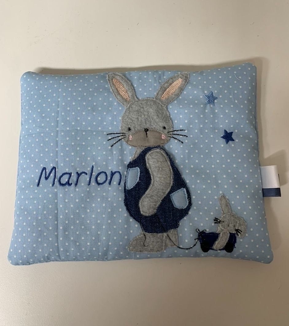 Körnerkissen Mit Appliziertem Hasen Blau Gepunktet Personalisiertes Geschenkgeschenk Zur Geburtgeschenk Taufe Wärmekissen Körnerkissen Mit Appliziertem Hasen Blau Gepunktet Personalisiertes Geschenkgeschenk Zur Geburtgeschenk Taufe Wärmekissen von AureaArtisShop