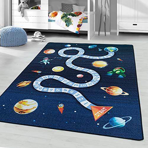 Ayyildiz Kinderteppich Spielteppich Hüpfkästchen, Raumschiff, Astronaut, Weltraum, Planeten Motiv, rechteckig, 8 mm, Kurzflor, Größe:100 x 150 cm, Farbe:Marineblau Ayyildiz Kinderteppich Spielteppich Hüpfkästchen, Raumschiff, Astronaut, Weltraum, Planeten Motiv, rechteckig, 8 mm, Kurzflor, Größe:100 x 150 cm, Farbe:Marineblau von Ayyildiz