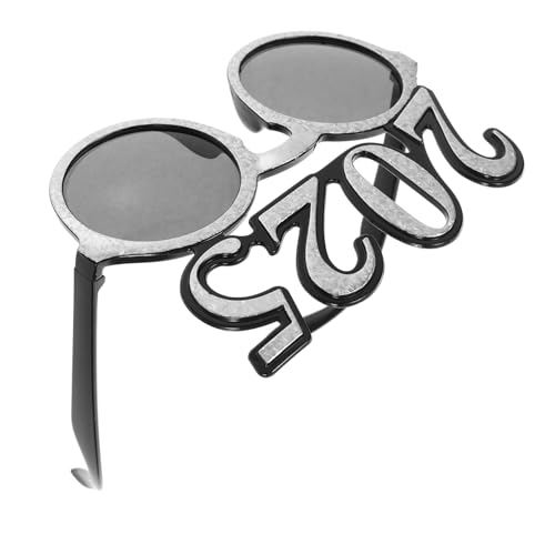 BEBEMOKO Silbergraue Partybrille mit Lustigem Zahlen-design Leichte Pc-fassung Bequeme für Neujahrs Abschlussfeiern Auffälliges Accessoire für Tanz und Partyspaß BEBEMOKO Silbergraue Partybrille mit Lustigem Zahlen-design Leichte Pc-fassung Bequeme für Neujahrs Abschlussfeiern Auffälliges Accessoire für Tanz und Partyspaß von BEBEMOKO