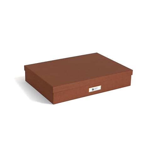 BIGSO SVERKER Dokumentenbox für Unterlagen im A3-Format – Schreibtischablage mit Deckel und Griff – Aufbewahrungsbox aus 100% recycelter Faserplatte und Papier in Leinenoptik – sienna BIGSO SVERKER Dokumentenbox für Unterlagen im A3-Format – Schreibtischablage mit Deckel und Griff – Aufbewahrungsbox aus 100% recycelter Faserplatte und Papier in Leinenoptik – sienna von BIGSO BOX OF SWEDEN