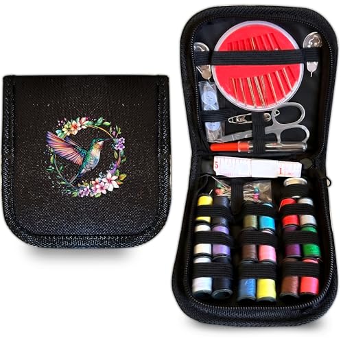 BJDAMAI Kolibri-Nähset, Geschenke für Mutter, Oma, Damen, Erwachsene, Kinder, Mädchen, Teenager, Anfänger, Reisende, Garn, Nähnadeln, Fingerhut, Schere, Maßband usw BJDAMAI Kolibri-Nähset, Geschenke für Mutter, Oma, Damen, Erwachsene, Kinder, Mädchen, Teenager, Anfänger, Reisende, Garn, Nähnadeln, Fingerhut, Schere, Maßband usw von BJDAMAI